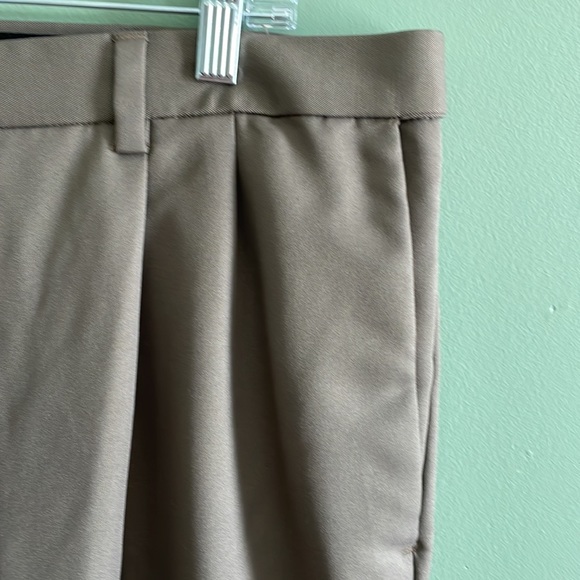 HAGGAR clothing – classic fit – cool 18 – men’s slacks – size 40 x 30 - dark tan - Picture 5 of 8
